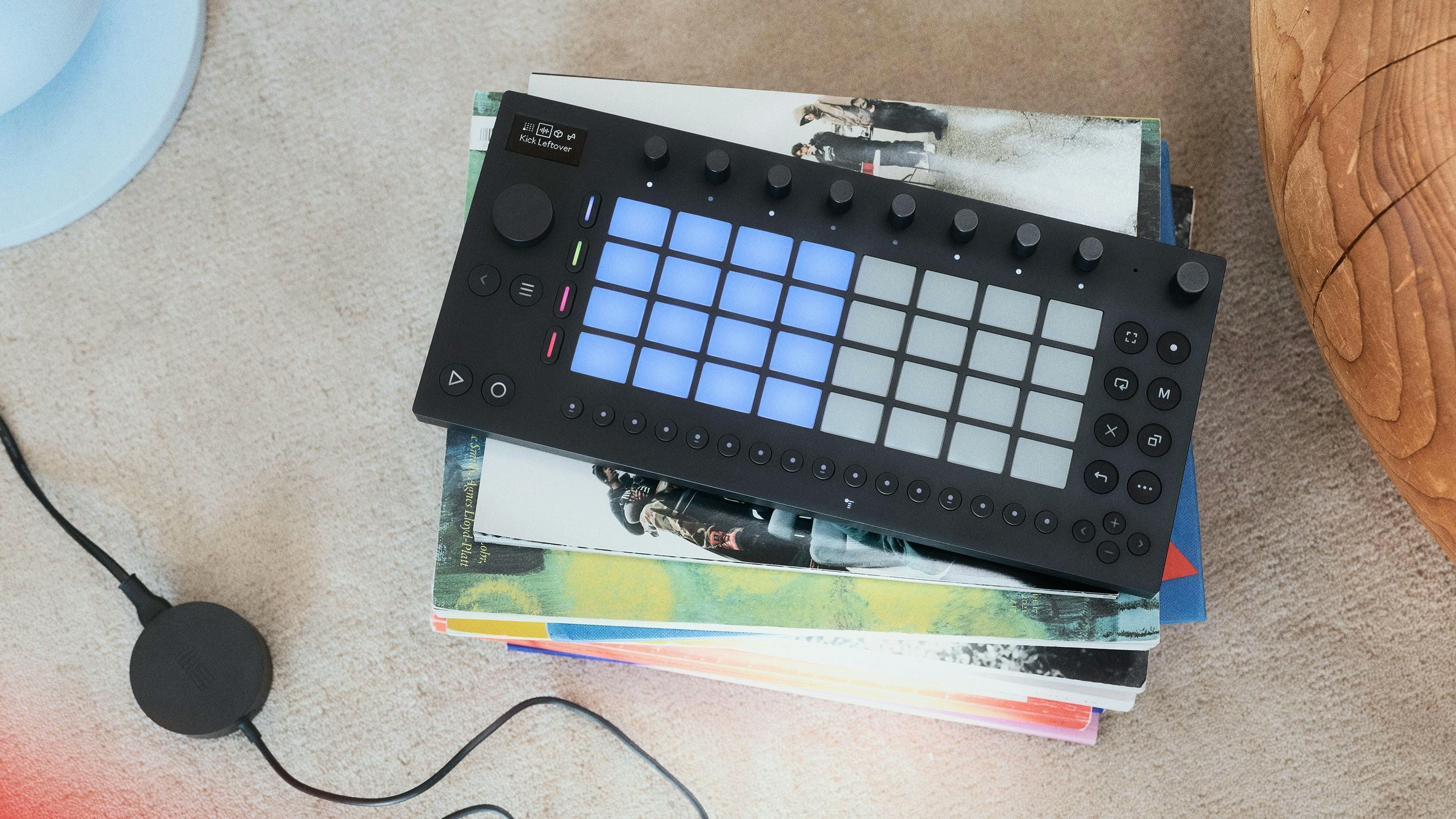 Move — 直感的な音楽制作のためのポータブルなガジェット | Ableton Move — 直感的な音楽制作のためのポータブルなガジェット | Ableton