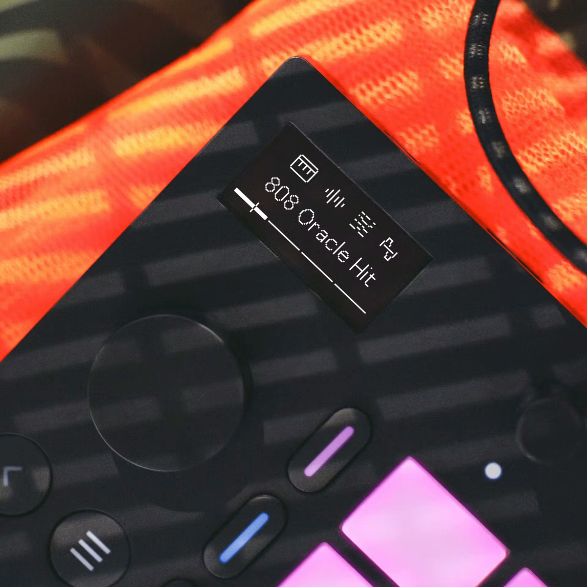 Move — 直感的な音楽制作のためのポータブルなガジェット | Ableton Move — 直感的な音楽制作のためのポータブルなガジェット | Ableton